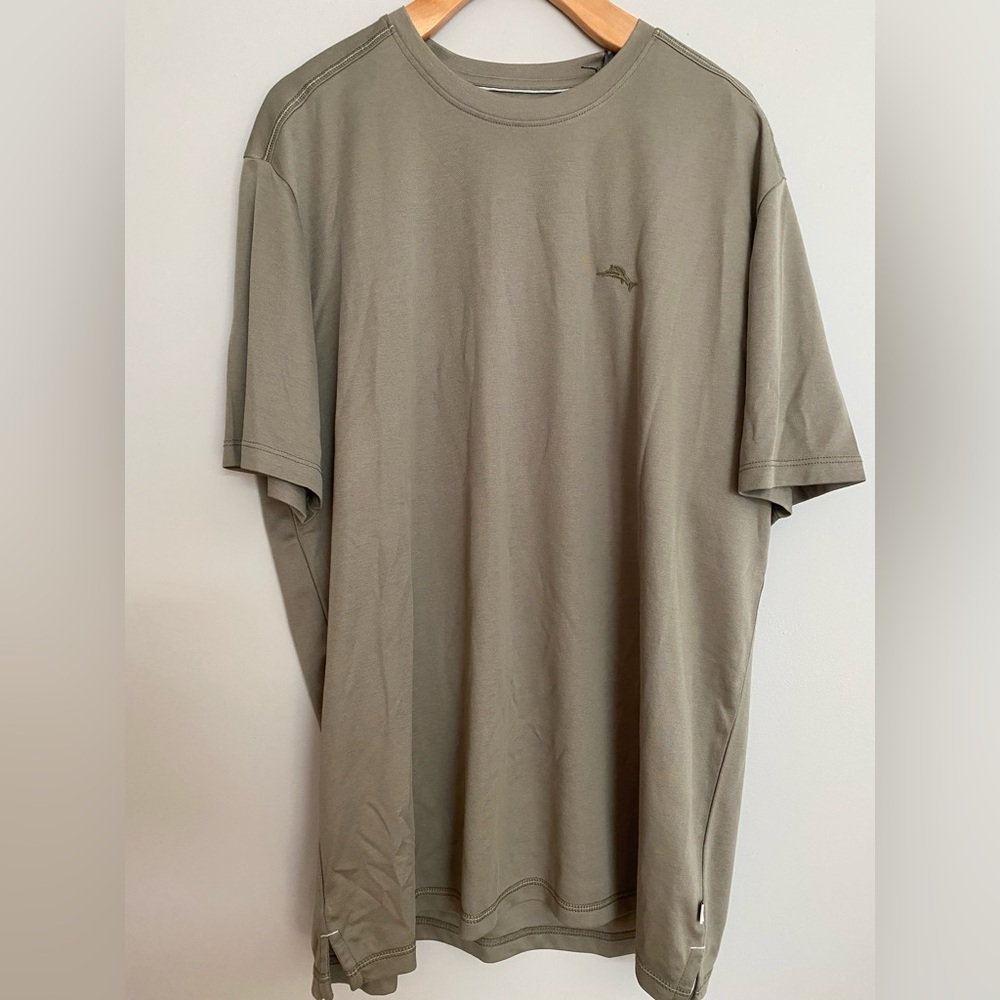 Tommy Bahama Short Sleeve Crew Neck T-Shirt Men's Size Medium Tea Leaf New